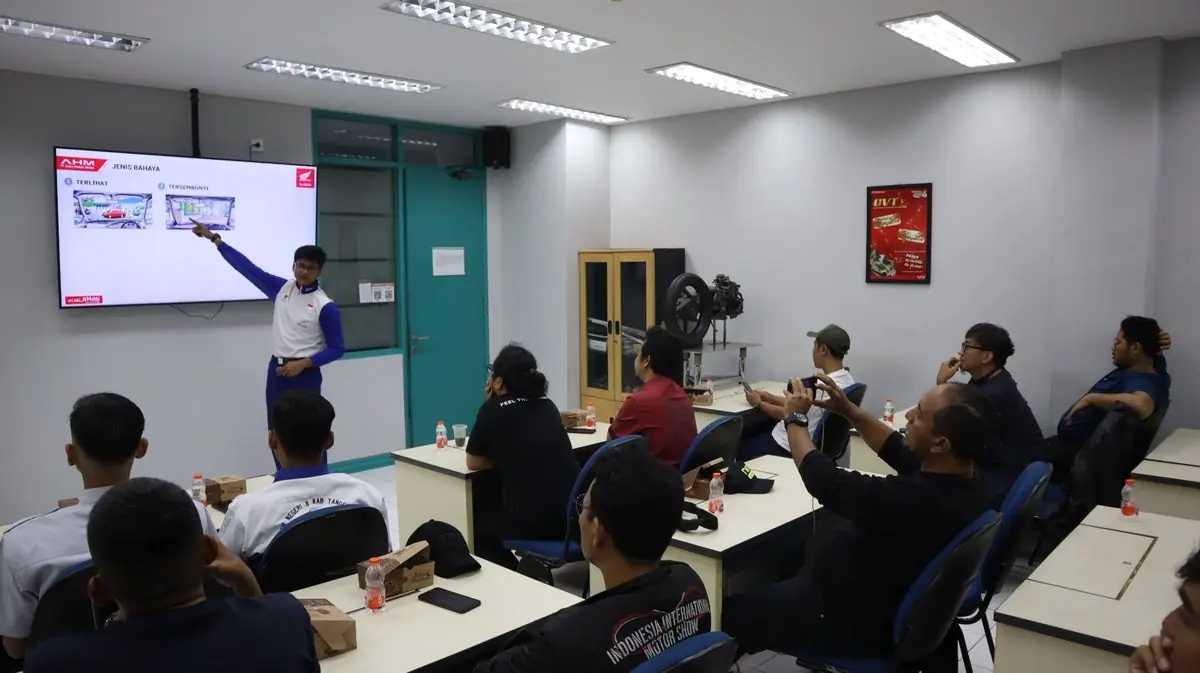Pelatihan teori di ruang kelas