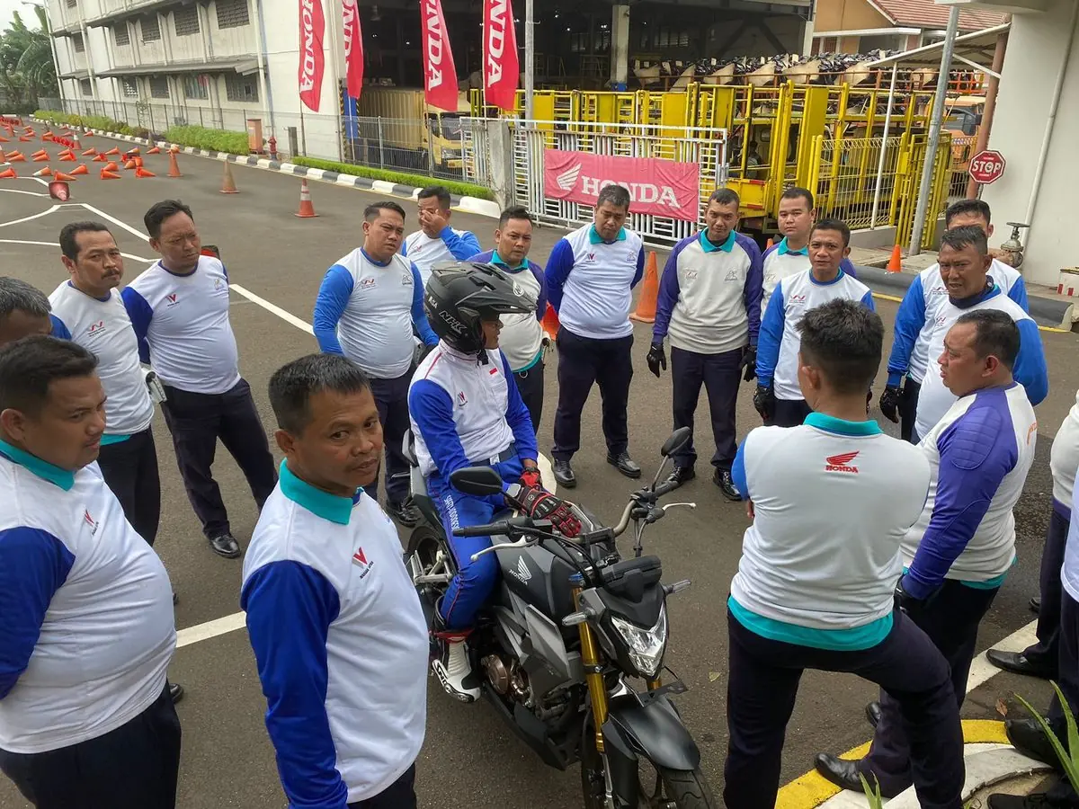 Sesi briefing praktik bersama peserta