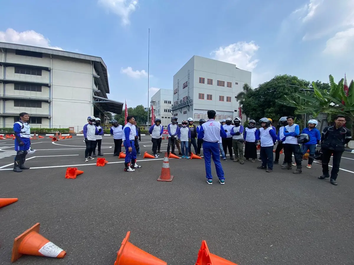 Pelatihan komunitas sepeda motor
