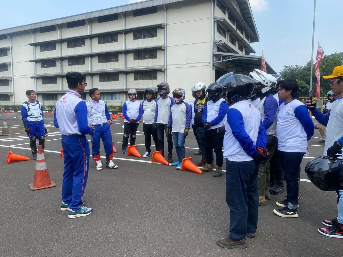 Pelatihan berkendara sepeda motor